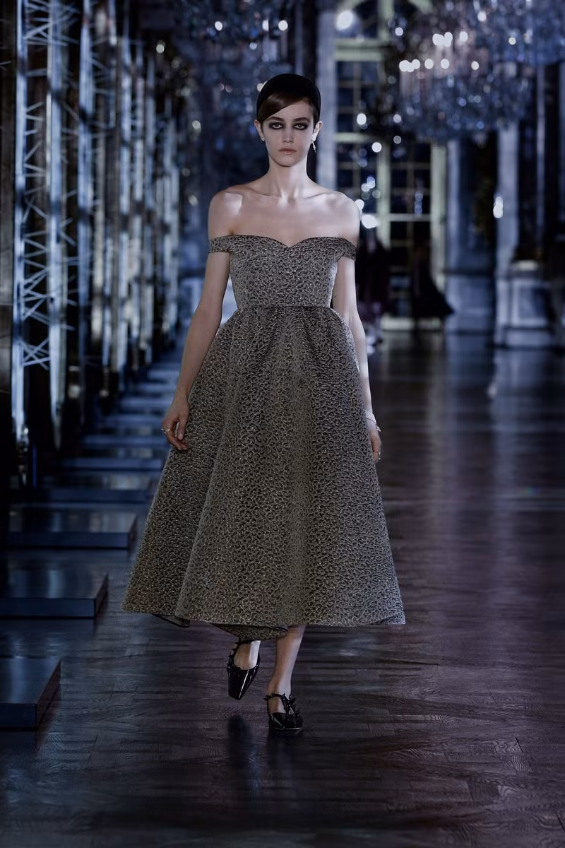 Dior tung BST Thu Đông 2021 với các thiết kế được lấy cảm hứng từ đại sứ thương hiệu Jisoo ảnh 15