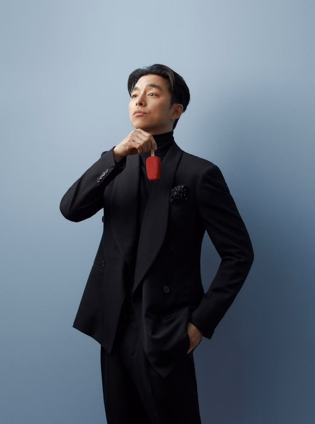 Diện suit lịch lãm mà “ông chú cực phẩm” Gong Yoo lại khiến fan liên tưởng đến danh hài ảnh 3