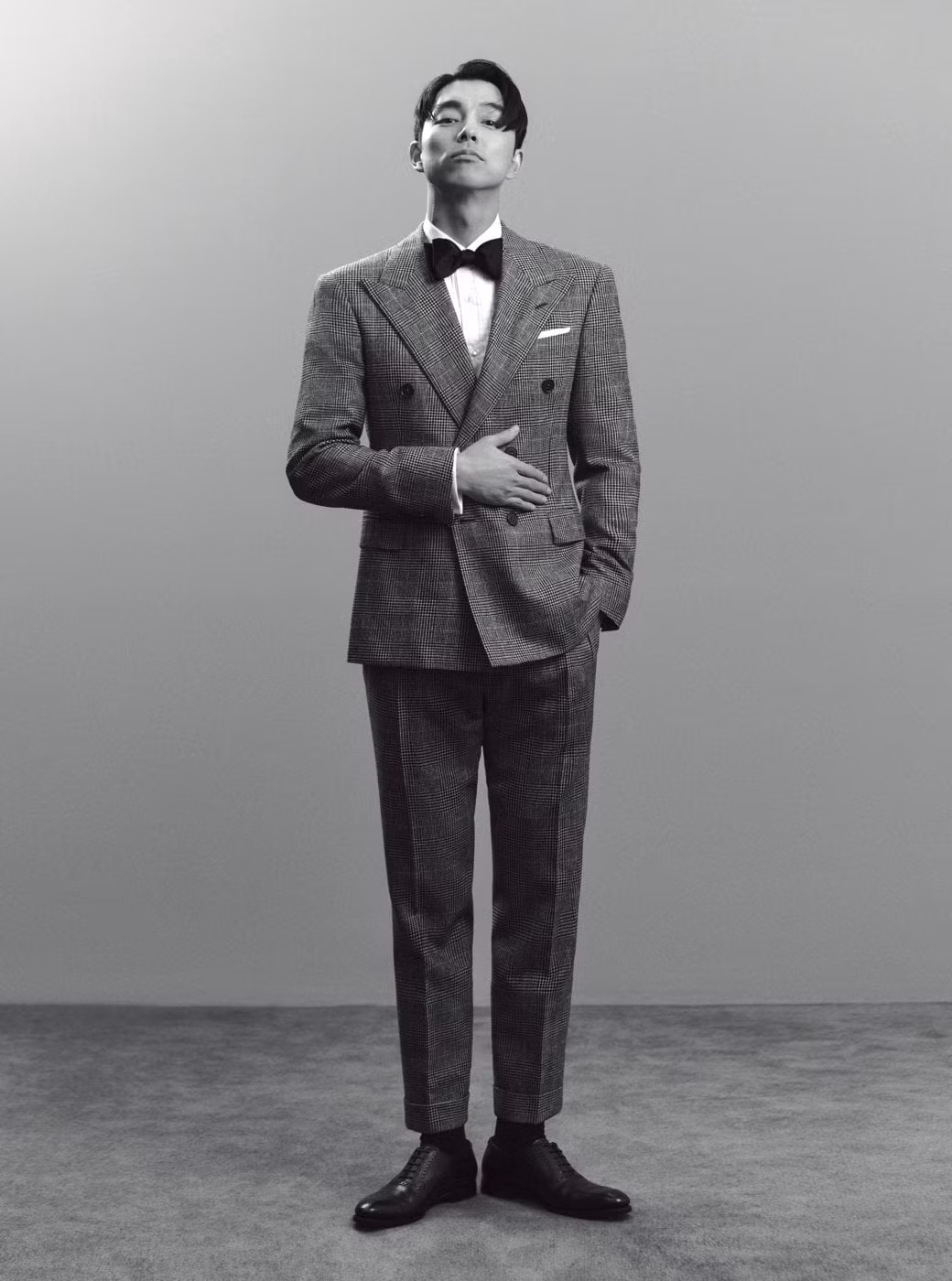 Diện suit lịch lãm mà “ông chú cực phẩm” Gong Yoo lại khiến fan liên tưởng đến danh hài ảnh 5