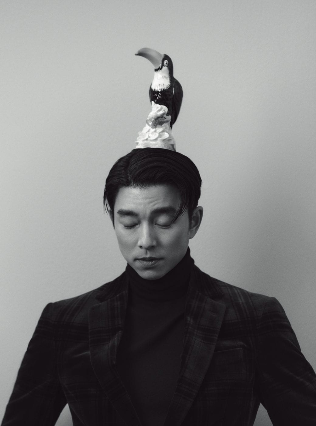 Diện suit lịch lãm mà “ông chú cực phẩm” Gong Yoo lại khiến fan liên tưởng đến danh hài ảnh 2