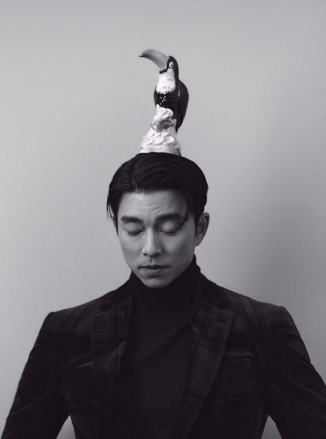 Diện suit lịch lãm mà “ông chú cực phẩm” Gong Yoo lại khiến fan liên tưởng đến danh hài ảnh 2