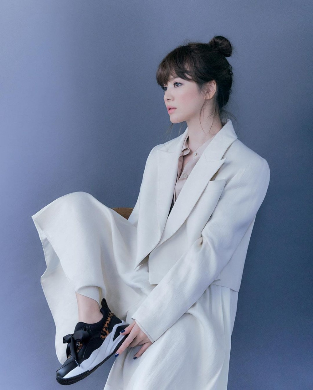 Song Hye Kyo tung ảnh quảng cáo mới xinh sắc sảo, lọt Top 10 sao Hàn giàu nhất năm 2020 ảnh 4