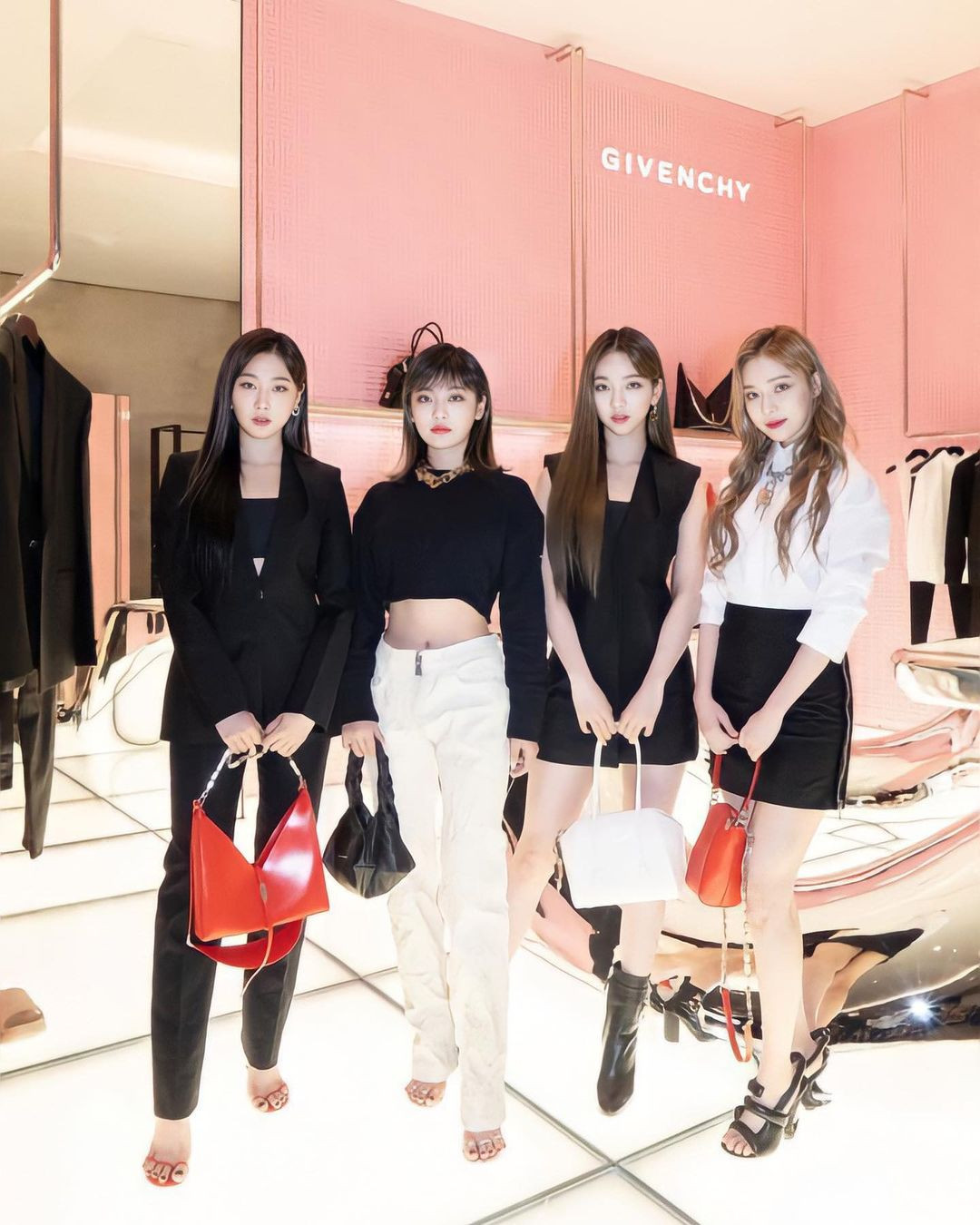 Chẳng ai như aespa, đại sứ thương hiệu mà cứ mặc đồ Givenchy là bị chê tơi tả ảnh 6