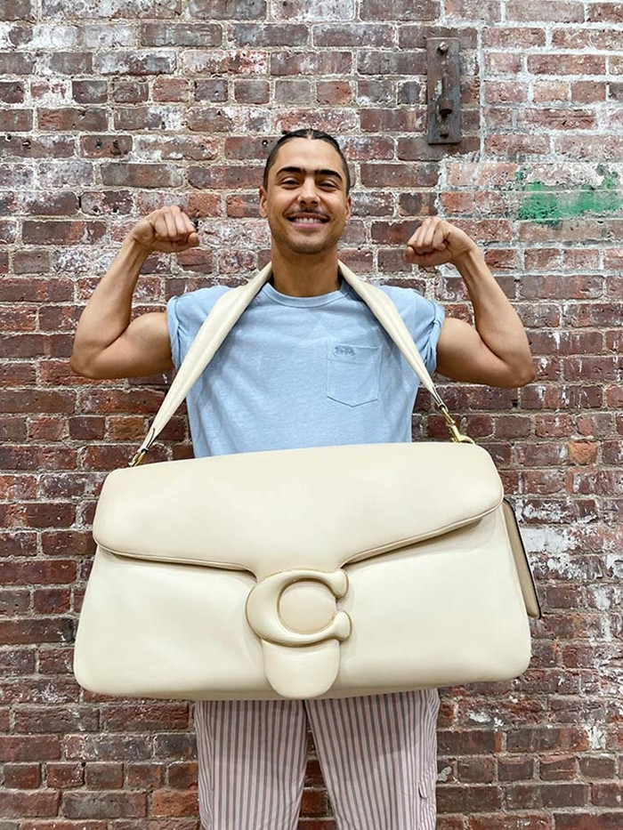 Quỳnh Anh Shyn khoe túi “siêu to khổng lồ”, tưởng cố ý chơi trội hóa ra là xu hướng mới ảnh 6