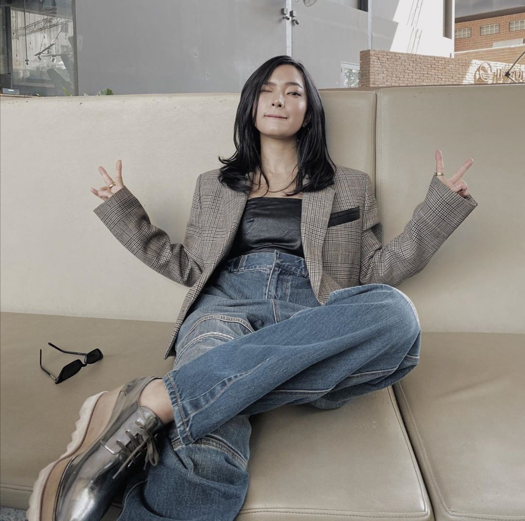 Linh Ngọc Đàm, Chi Pu, Diệu Nhi mix đồ với sneaker, “không có chất nhất, chỉ có chất hơn“ ảnh 7