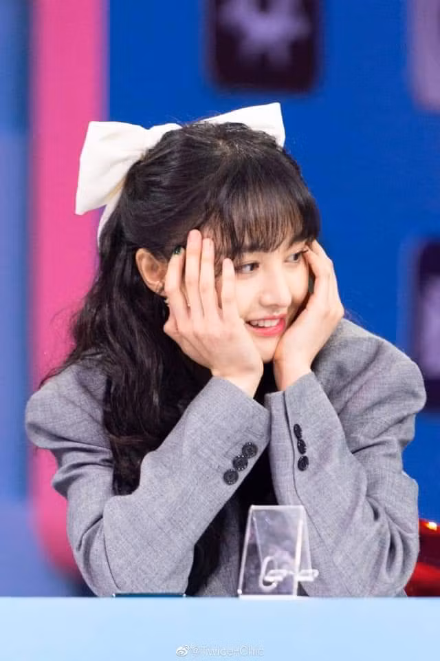 Trịnh Sảng lại lên "hot search" vì đeo bờm giống... nhân vật hoạt hình Doraemi ảnh 3