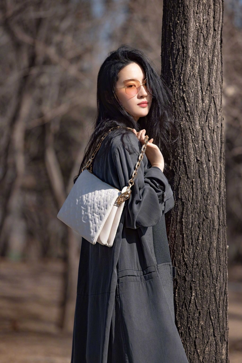 Đặt 3 mỹ nhân C-Biz được chọn làm đại sứ của Louis Vuitton lên bàn cân, ai có khí chất nhất? ảnh 4