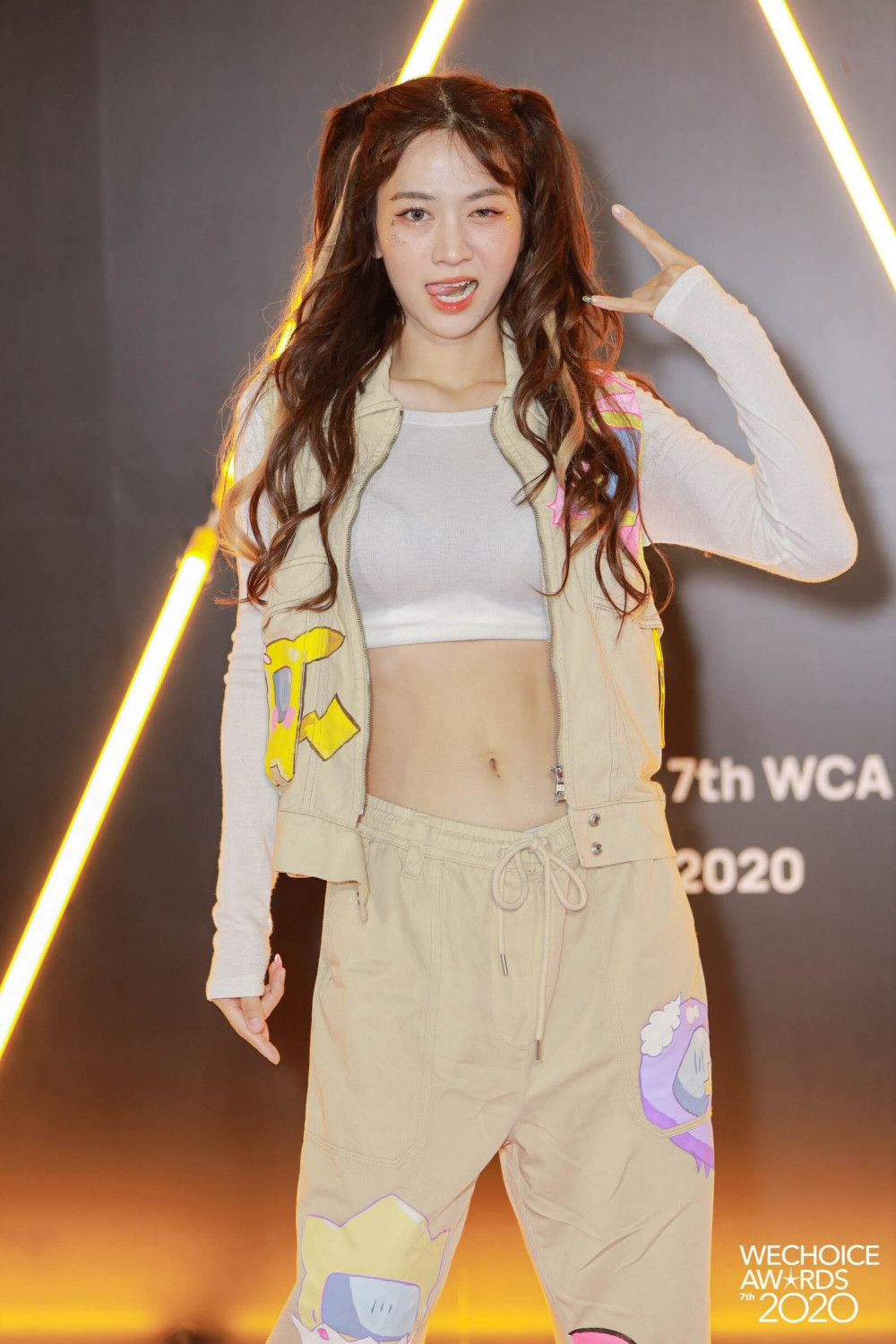 Ngọc Trinh, "hotgirl trứng rán" cùng dàn hot TikToker đọ sắc cực gắt trên thảm đỏ WeChoice ảnh 9