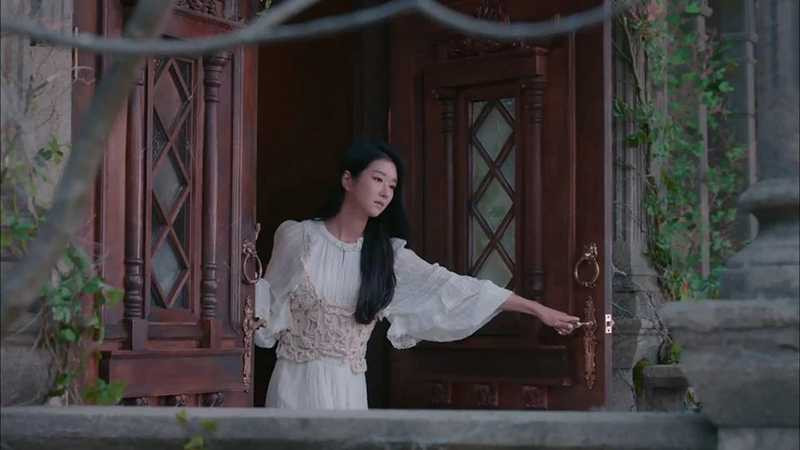 8 bộ trang phục trong “Điên Thì Có Sao” giúp Seo Ye Ji trở thành biểu tượng thời trang mới ảnh 19