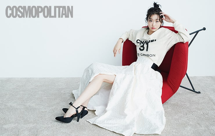 Kim Da Mi mặc toàn đồ Chanel trong bộ ảnh mới, gửi lời nhắn quý giá tới các cô gái U30 ảnh 4