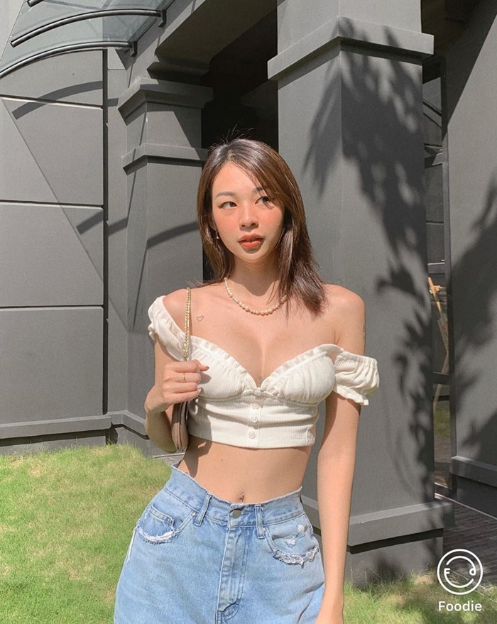 Ngọc Trinh, Jun Vũ, Phương Ly khoe khả năng "cân" mọi trang phục từ nữ tính đến cá tính ảnh 4