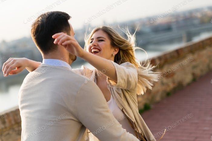 Bạn thuộc tuýp nào khi yêu đương: Chuyên “tấn công” hay chỉ “cố thủ” trong tình cảm? ảnh 5