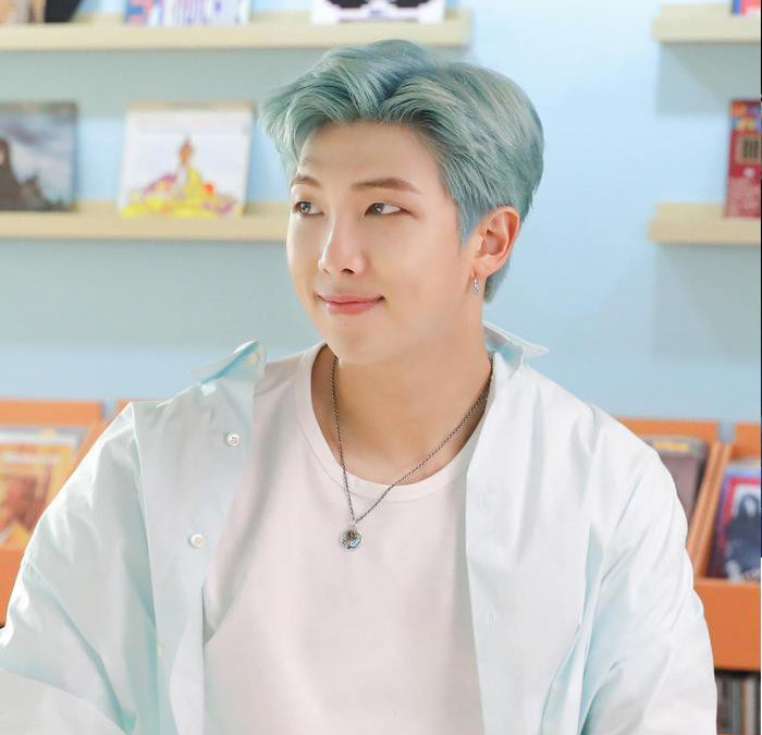 Đỉnh như trưởng nhóm RM (BTS), sinh nhật mình nhưng lại đi trao tặng quà trị giá 2 tỉ đồng ảnh 1