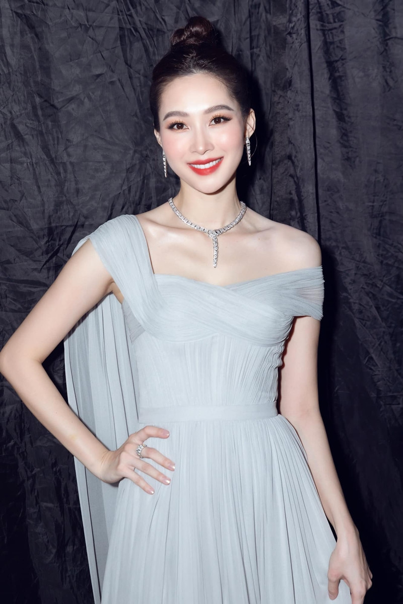 Nhan sắc đẳng cấp của 5 cựu hoa hậu từ thảm đỏ tới hậu trường đêm CK Hoa Hậu Việt Nam 2020 ảnh 10