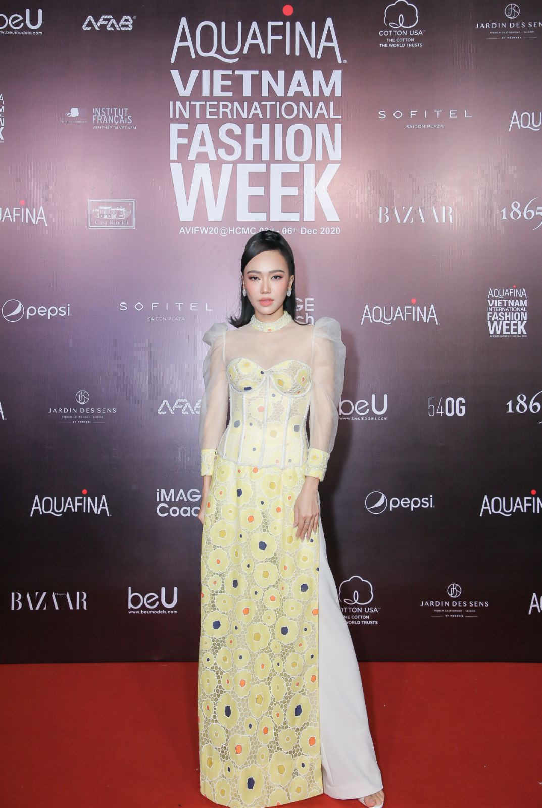 Thảm đỏ VIFW ngày 3: Diệu Nhi xinh như Hoa hậu, Lynk Lee mặc váy lấp lánh như công chúa ảnh 6