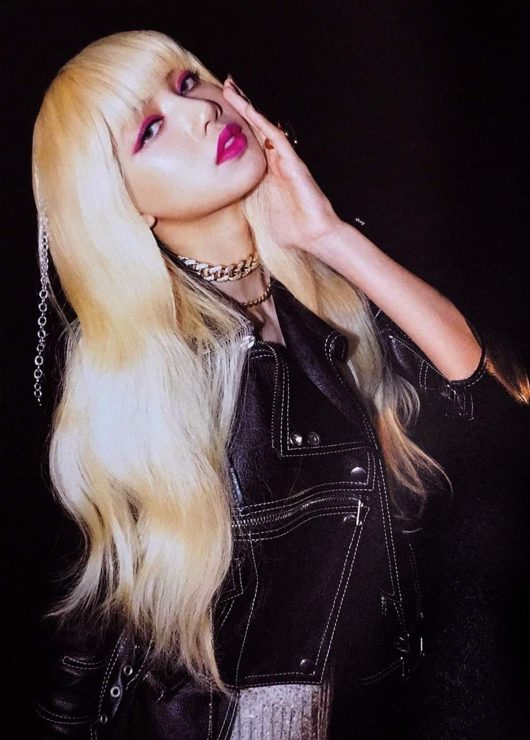 Nghi vấn YG cho “gà nhà” dùng chung chiếc vòng cổ trị giá gần 2 tỷ? ảnh 2