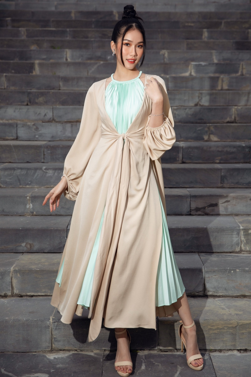 Mỹ nhân showbiz Việt “mê mệt” áo tứ thân cách điệu, thi nhau làm tóc kiểu mỹ nữ cổ trang ảnh 11