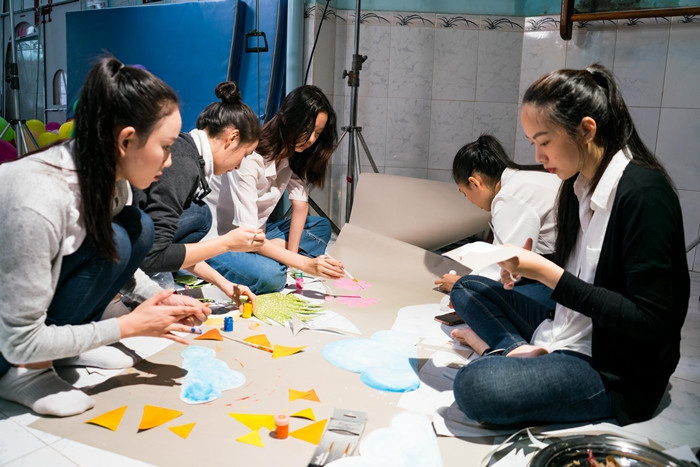 Thí sinh Hoa Hậu Việt Nam 2020 hóa thân làm nhân vật cổ tích trong dự án nhân ái đầu tiên ảnh 5