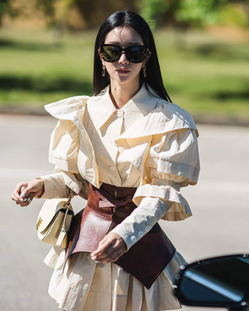 Vì sao kính mát không phải là phụ kiện yêu thích của Seo Ye Ji trong “Điên Thì Có Sao“? ảnh 1