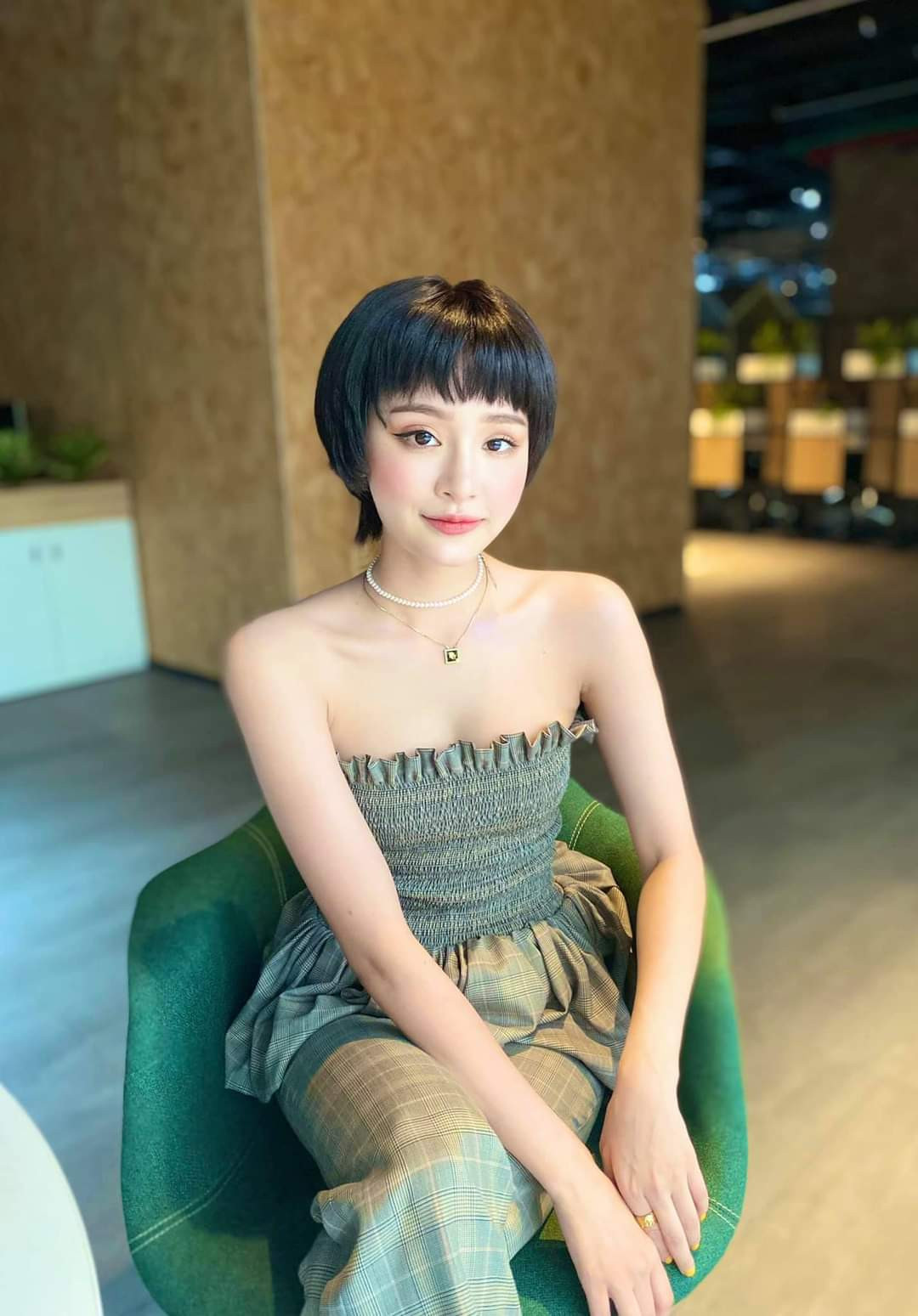 3 mẫu áo khiến nhiều sao Việt “u mê”, diện suốt 3 tháng Hè vẫn không thấy chán! ảnh 2