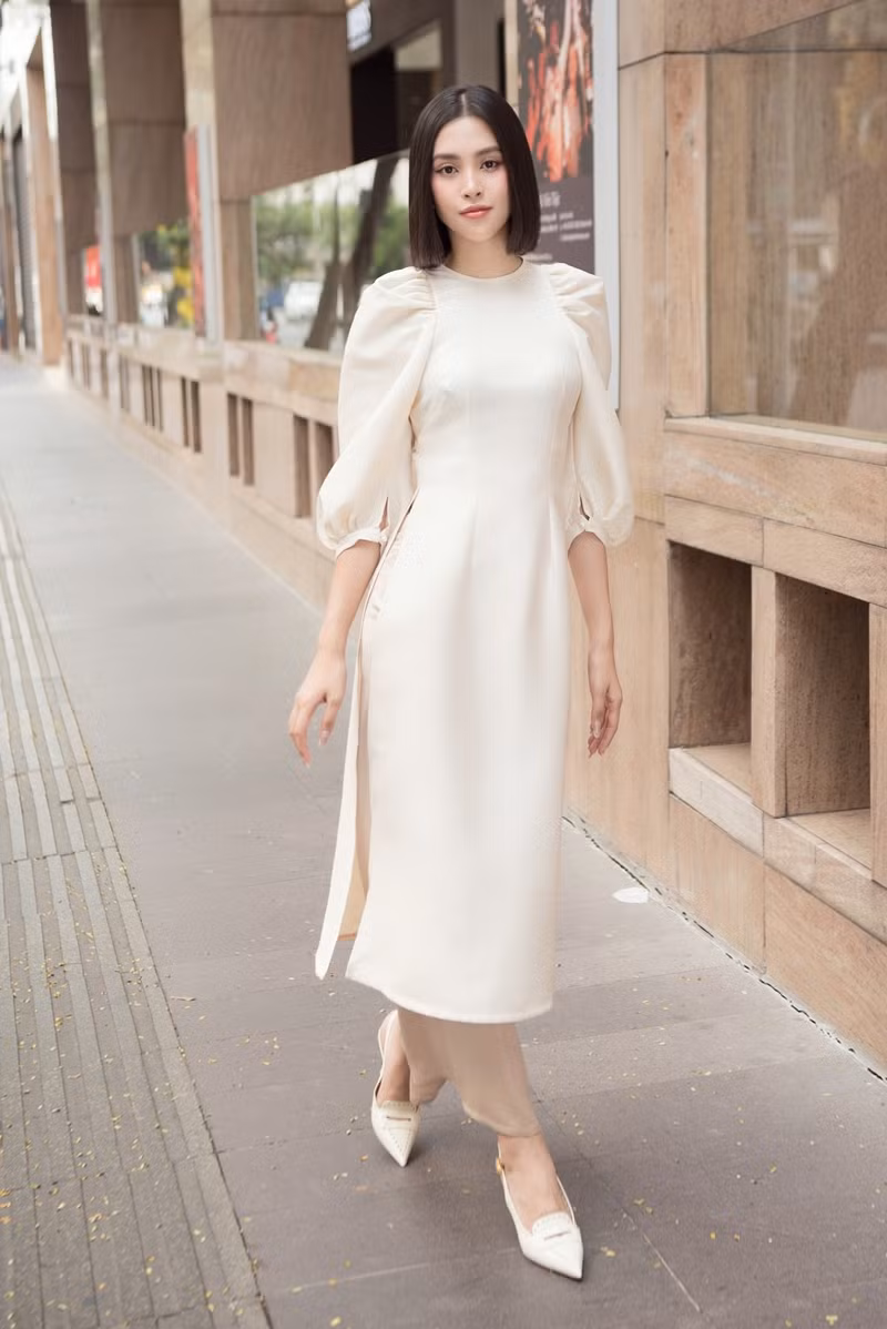 Hoa hậu Tiểu Vy khoe vẻ đẹp hiện đại trong bộ sưu tập áo dài Tết của Hoa hậu Đỗ Mỹ Linh ảnh 7