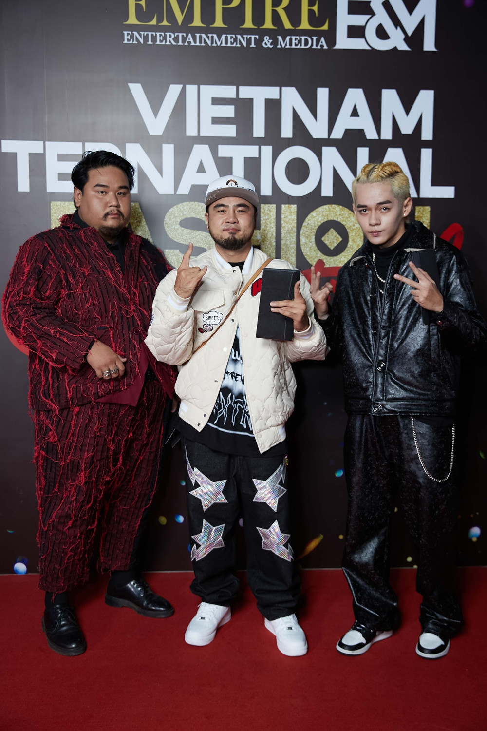 Dàn rapper Việt đổ bộ show thời trang, “lão đại” Wowy, “chị đại” Suboi lên đồ cực ngầu ảnh 3