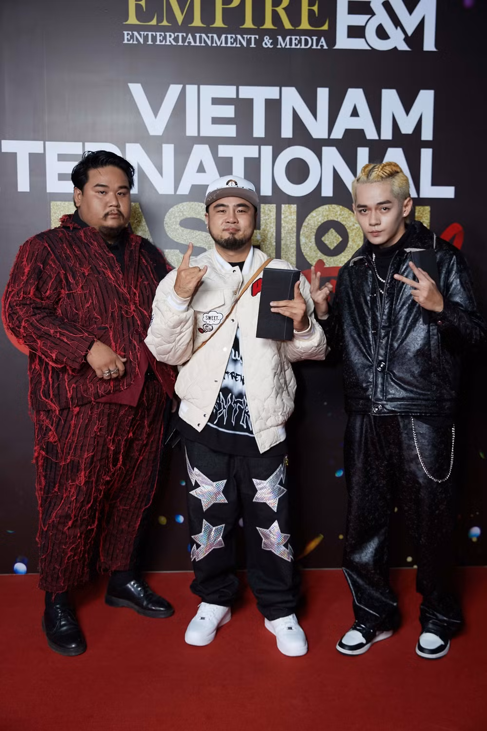 Dàn rapper Việt đổ bộ show thời trang, “lão đại” Wowy, “chị đại” Suboi lên đồ cực ngầu ảnh 3
