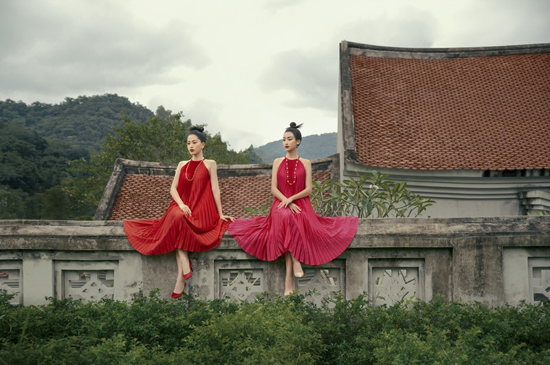 Hoa hậu Đỗ Mỹ Linh gợi ý chọn trang phục áo tứ thân cách điệu cho mùa Tết Tân Sửu ảnh 2