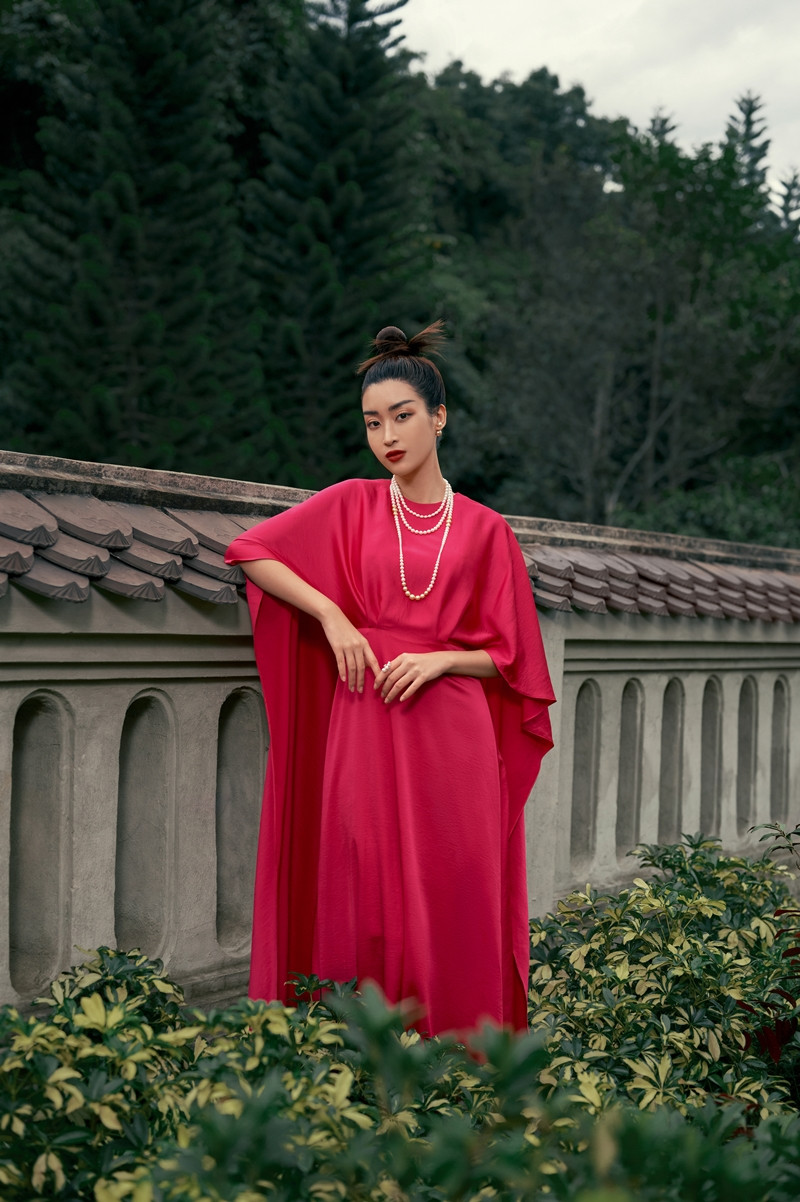 Hoa hậu Đỗ Mỹ Linh gợi ý chọn trang phục áo tứ thân cách điệu cho mùa Tết Tân Sửu ảnh 5