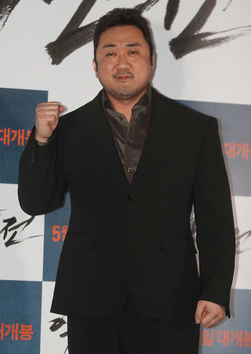 Lý do khiến Hyun Bin còn lâu mới chạm đến “tiêu chuẩn đẹp trai” của đàn ông Bắc Hàn ảnh 1