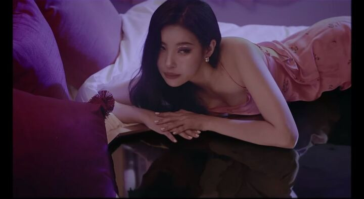 Top 3 MV idol nữ có trang phục đẹp nhất nửa đầu năm 2020 gọi tên BLACKPINK, còn ai nữa? ảnh 5