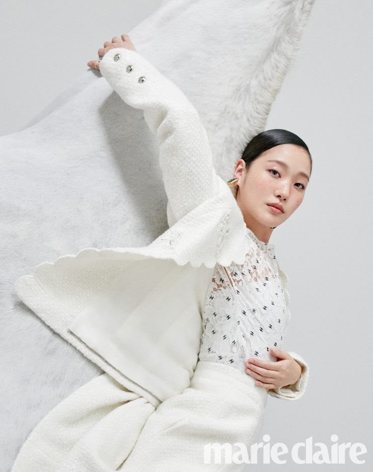 Ngắm trọn bộ hình ấn tượng của Kim Go Eun cùng chú ngựa Maximus (Quân Vương Bất Diệt) ảnh 4