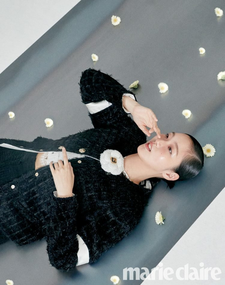 Ngắm trọn bộ hình ấn tượng của Kim Go Eun cùng chú ngựa Maximus (Quân Vương Bất Diệt) ảnh 3