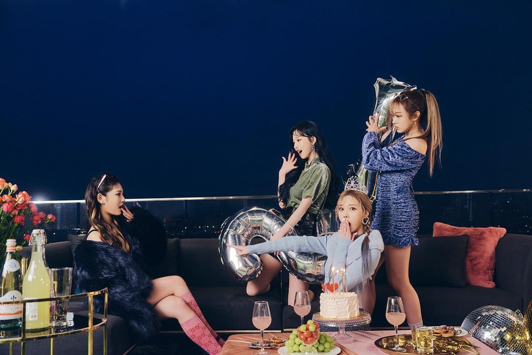 Ảnh mừng năm mới của aespa: Winter đội vương miện như hoa hậu nhưng trang phục lại lạc quẻ ảnh 4