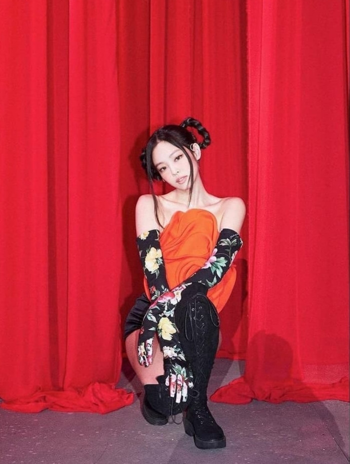 Cận cảnh chiếc áo hoa hồng trứ danh của Jennie BLACKPINK trong concert The Show, giá thực sự gây choáng ảnh 5