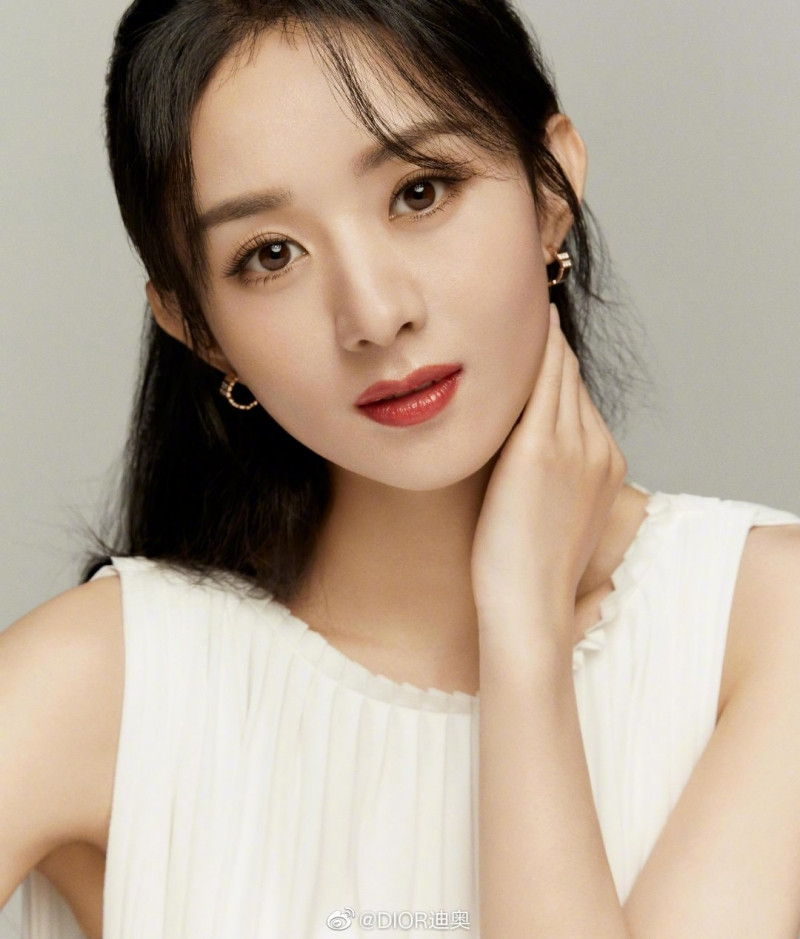 Triệu Lệ Dĩnh chính thức là Đại diện thương hiệu mảng trang sức của Dior, nhưng vì sao bộ ảnh quảng cáo lại bị chê? ảnh 4