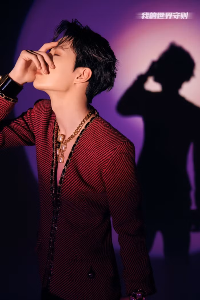 Vương Nhất Bác tung poster cho single thứ 4, netizen ghen tị vì nam thần có body siêu mỏng ảnh 5