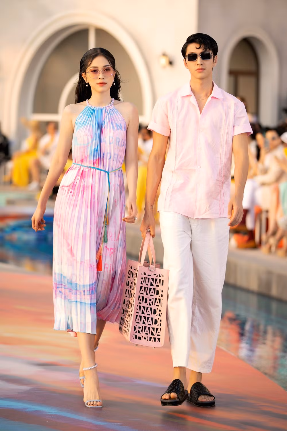 Trở lại sàn runway, Hoa hậu Đỗ Thị Hà được khen mở màn ấn tượng, thần thái thăng hạng ảnh 7