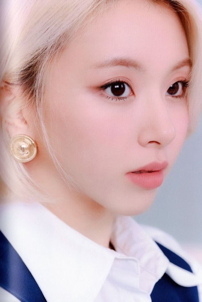 Netizen Hàn năn nỉ stylist cho TWICE “bê” trang phục album phiên bản Retro lên sân khấu ảnh 24