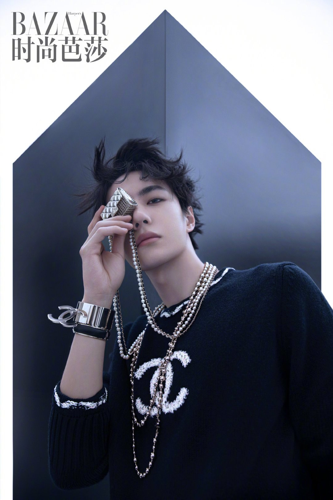 Vương Nhất Bác khoe khí chất vương giả đầy quyền lực trên bìa khai quý của Harper’s BAZAAR Trung ảnh 7