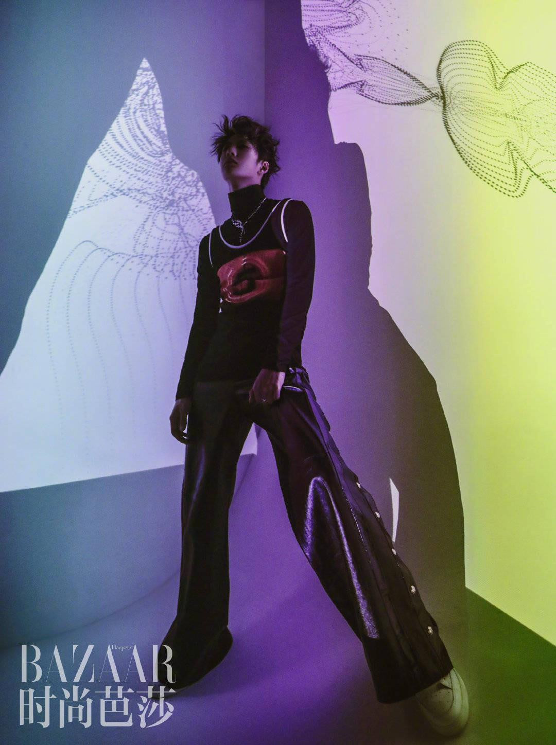 Vương Nhất Bác khoe khí chất vương giả đầy quyền lực trên bìa khai quý của Harper’s BAZAAR Trung ảnh 10