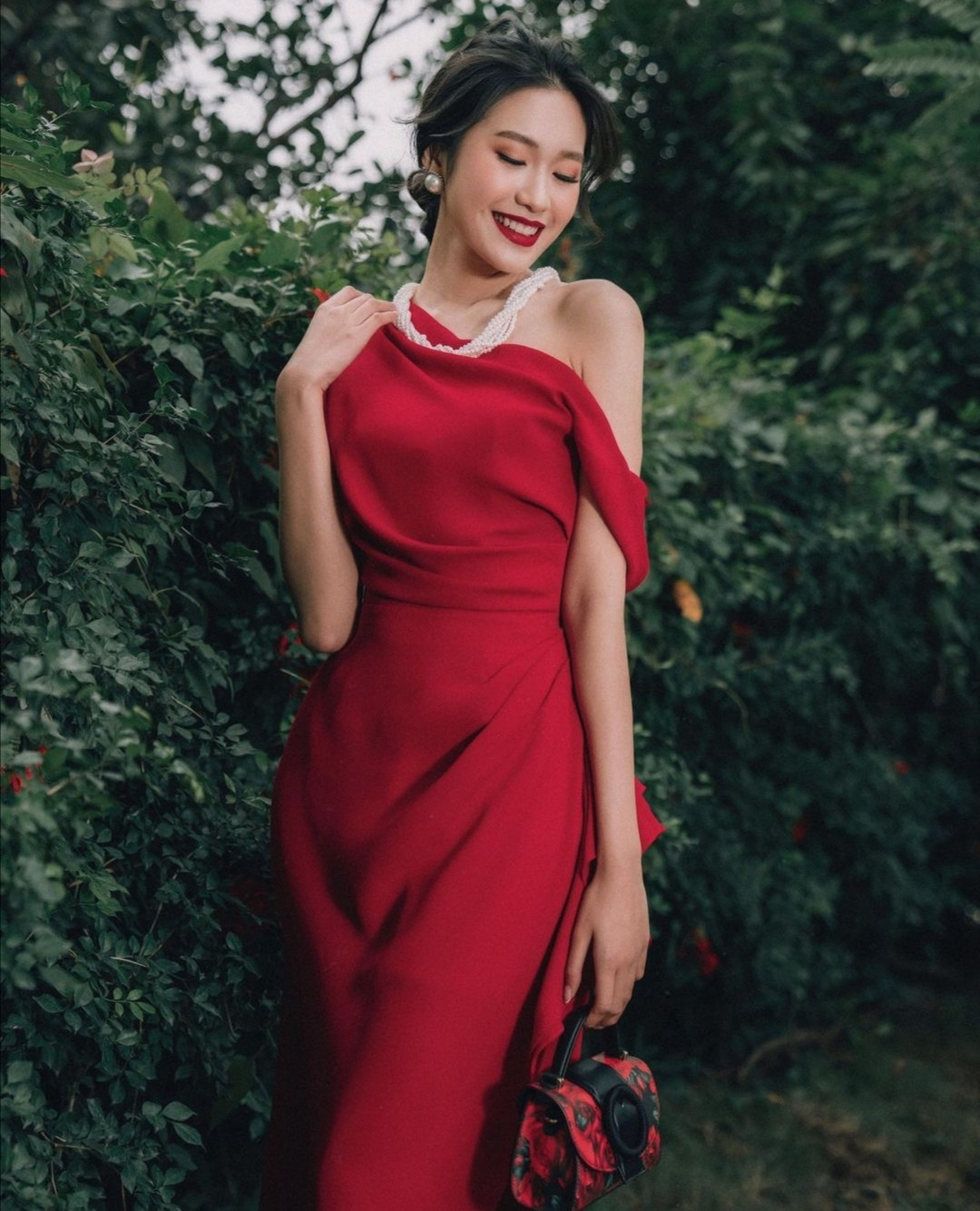 Thiều Bảo Trâm, Doãn Hải My, H’Hen Niê... đồng loạt chọn tông màu đỏ rực trong tuần đầu tiên của năm mới ảnh 7