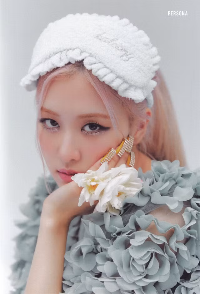 Rosé (BLACKPINK) biến tấu phụ kiện đỉnh thế này thì YG còn cần stylist làm gì nữa! ảnh 5