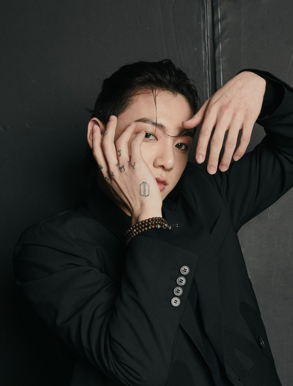 Xuất hiện như người mẫu trên bìa Esquire, BTS chia sẻ quan điểm về sự nam tính ảnh 10