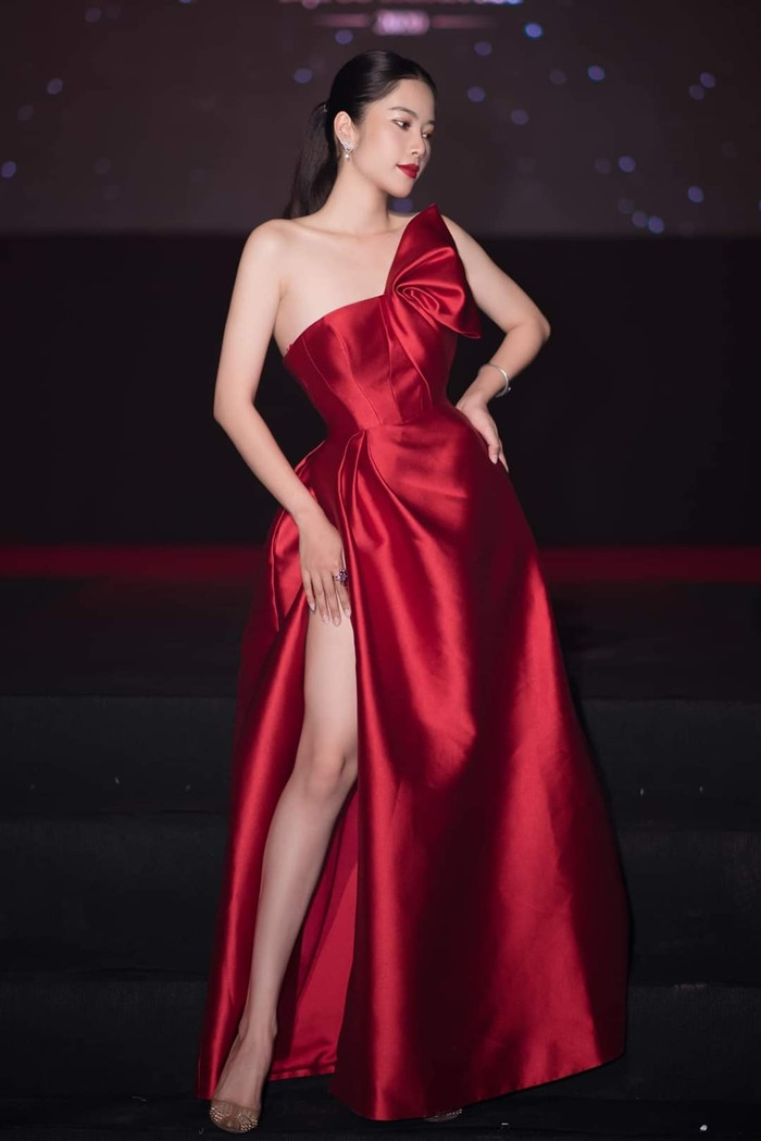 Những bộ cánh "hút like" nhất của người đẹp Nam Em trên mạng xã hội trong năm qua ảnh 3