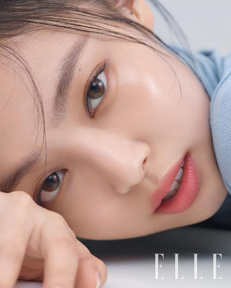 Dự đoán các màu son hot trong mùa Thu 2020 với bộ ảnh mới của Jennie (BLACKPINK) trên ELLE ảnh 6
