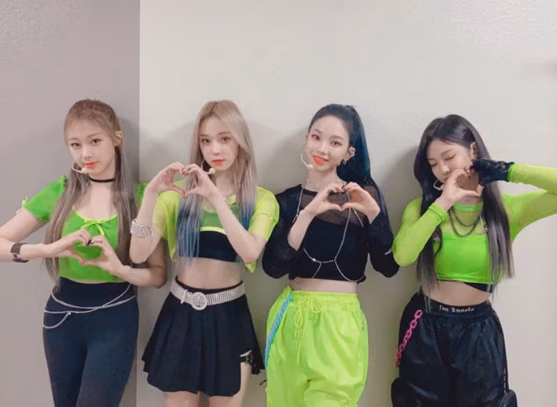 Xét về trang phục sân khấu, netizen cho rằng stylist BLACKPINK thua stylist aespa ở 1 điểm ảnh 4