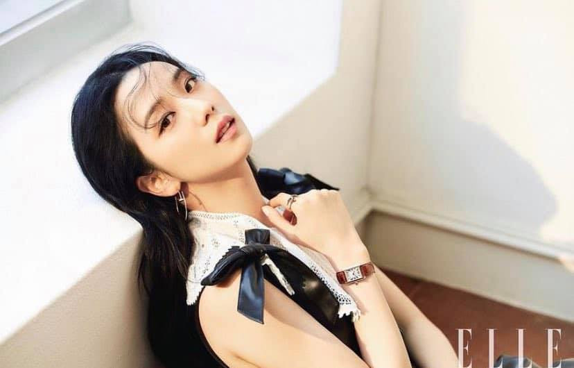 Mặc chiếc váy da bóng khó nhằn, Jisoo (BLACKPINK) “chặt đẹp” mẫu xịn của hãng ảnh 10