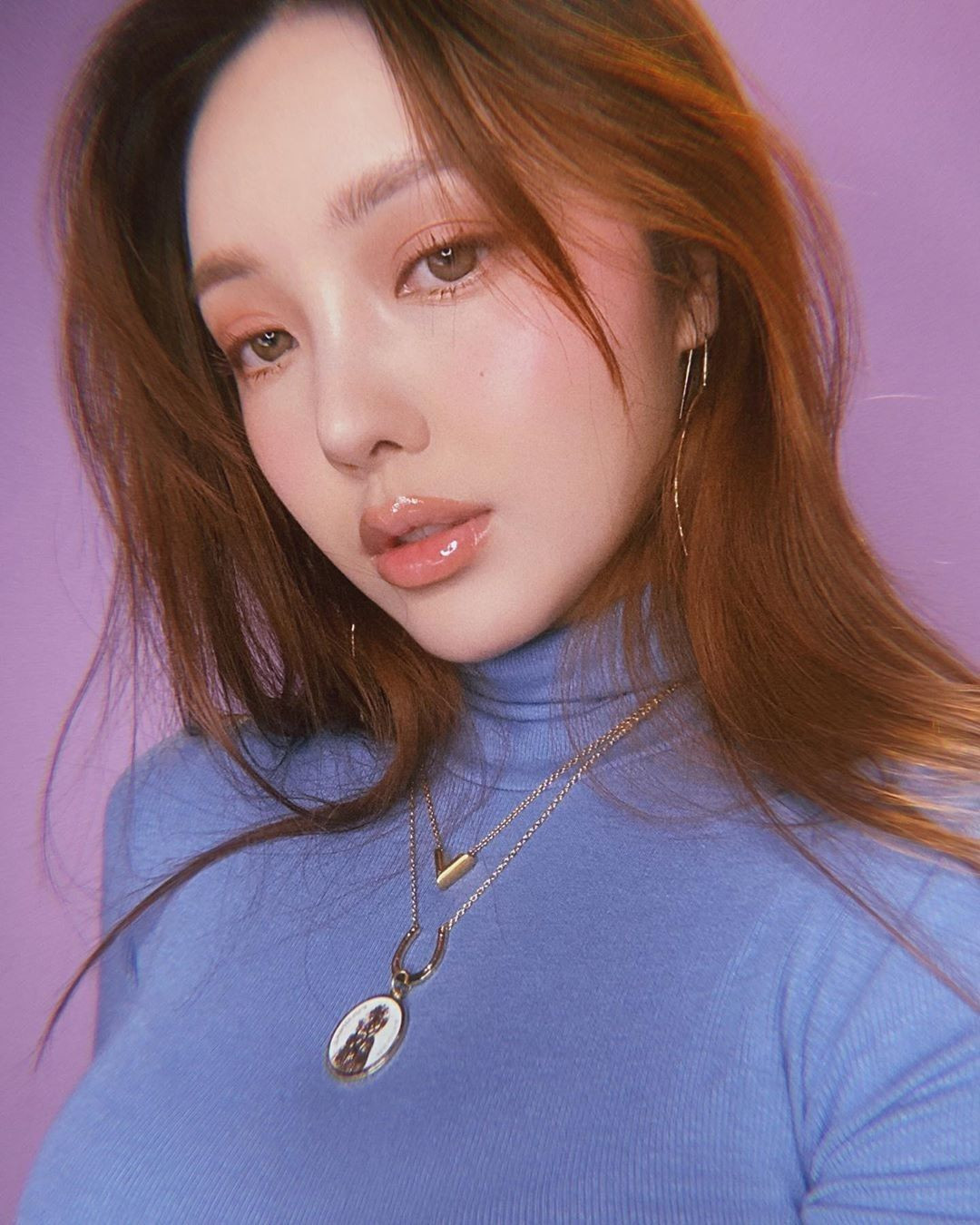 Hạn chế màu sắc, tập trung vào làn da căng mướt là xu hướng trang điểm hot nhất Hè này ảnh 2