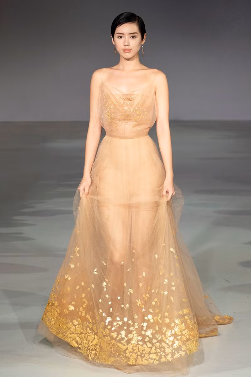 Thông tin NTK Trần Hùng xuất hiện trên trang chủ của “London Fashion Week 2020“ ảnh 11